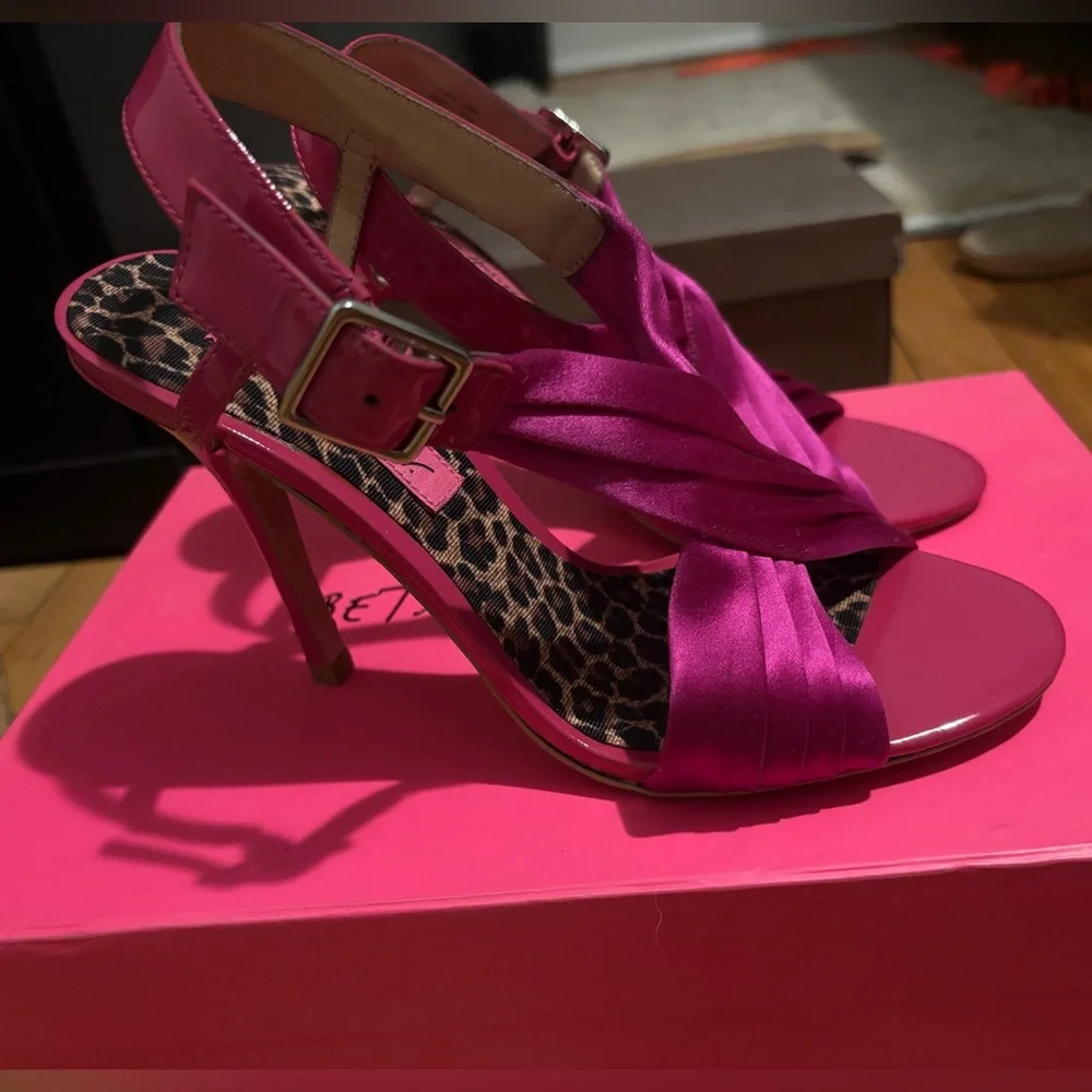 SEXY! Betsey Johnson Hot Pink Satin Crisscross Slingback Heels - Picture 3 of 5